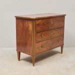1572 8453 CHEST OF DRAWERS